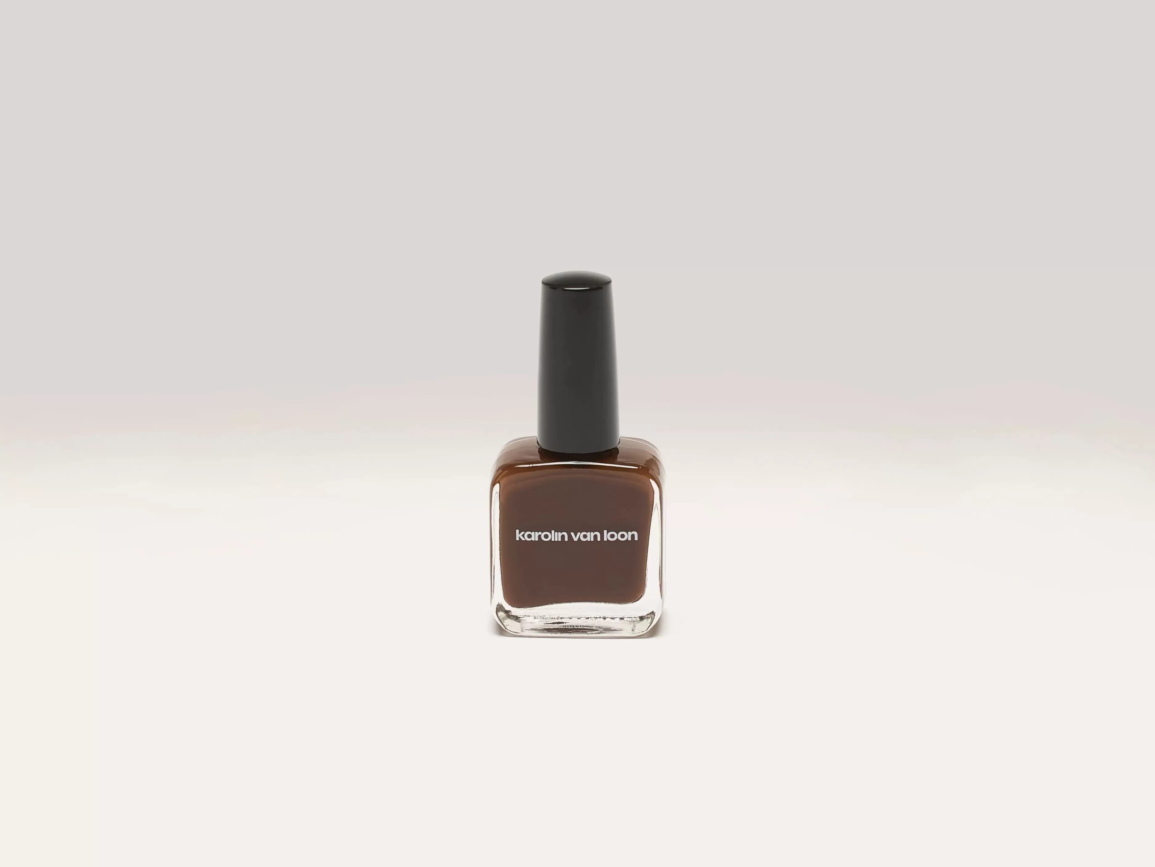 24 Magma Noir Nagellak-Karolin van loon Fashion